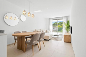 Luxury 2 bedroom apartment walk to beach RDR423